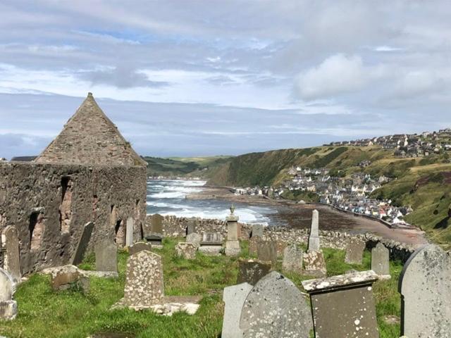 Puffins Nest Villa Gardenstown Exteriör bild